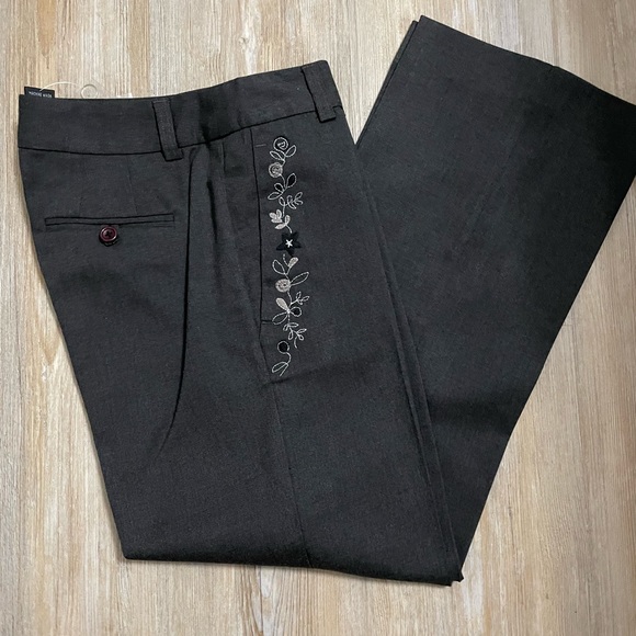 Geoffrey Beene Pants - Embroidered design Crop pants